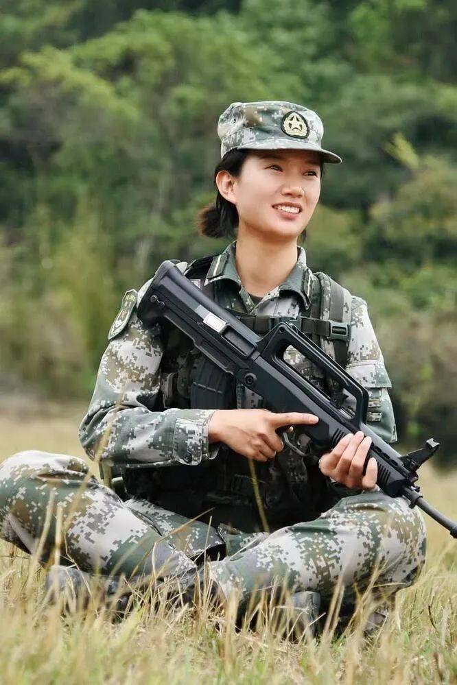 身高175的军校女神从仪仗女兵到特战尖兵