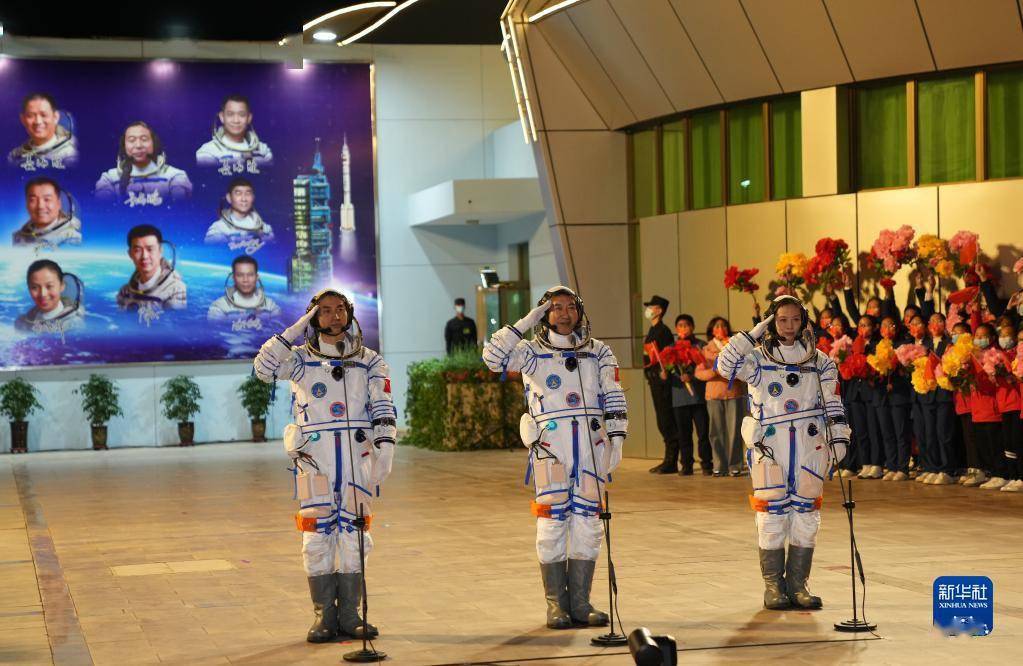 中国|月下棹神舟 星夜赴天河——神舟十三号飞天纪实