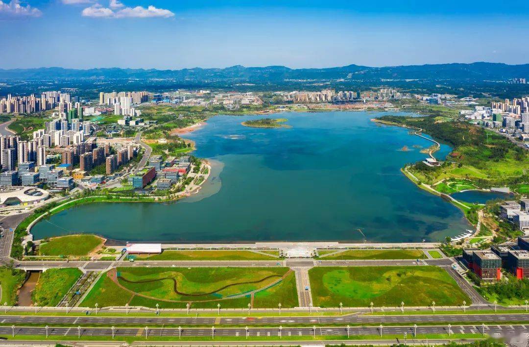 锦江生态带,天府公园等重点生态项目,兴隆湖是天府新区的生态源头