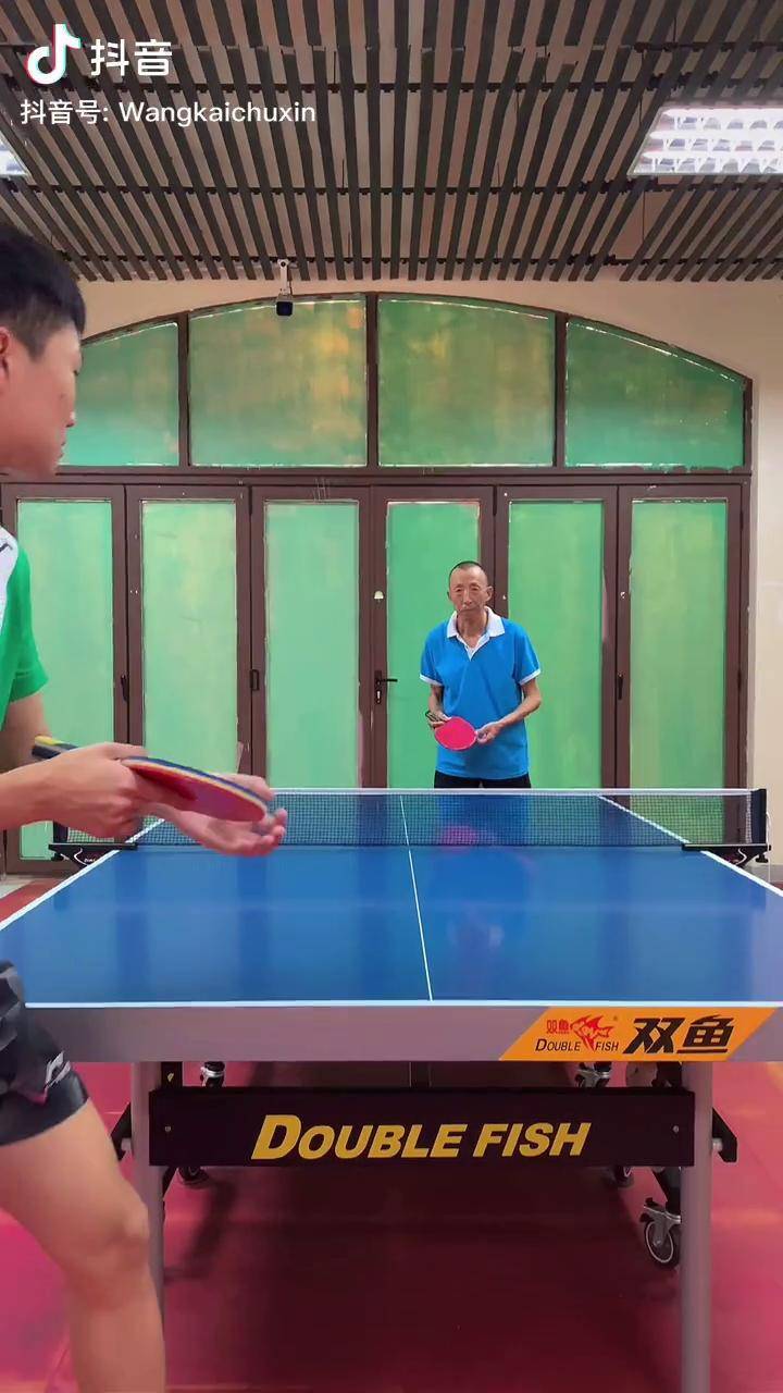 世界上最欠揍的发球07宾宾和乒乓球王开乒乓球宾宾乒乓球教学王铁锤