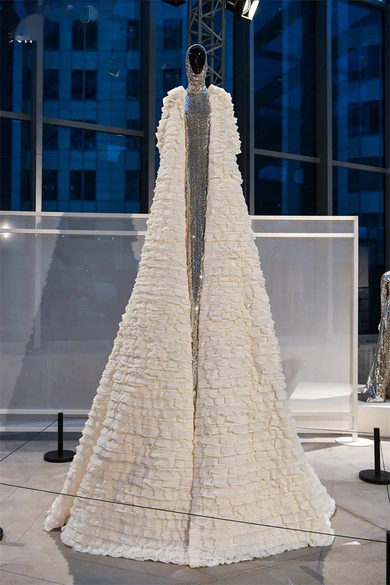 全世界最美最艺术的仙女裙都在valentino展览里