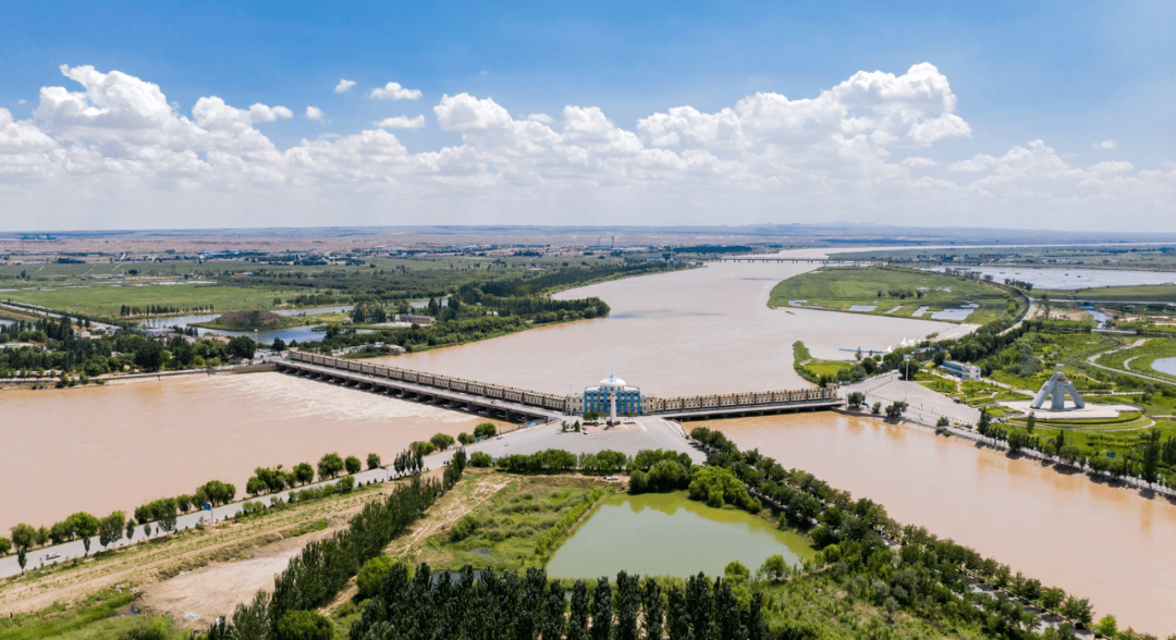 图为位于内蒙古巴彦淖尔市的三盛公黄河水利枢纽工程.