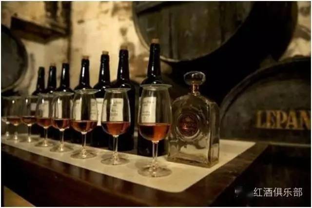 酒庄|美酒陈年的10种奇葩方法，太任性……