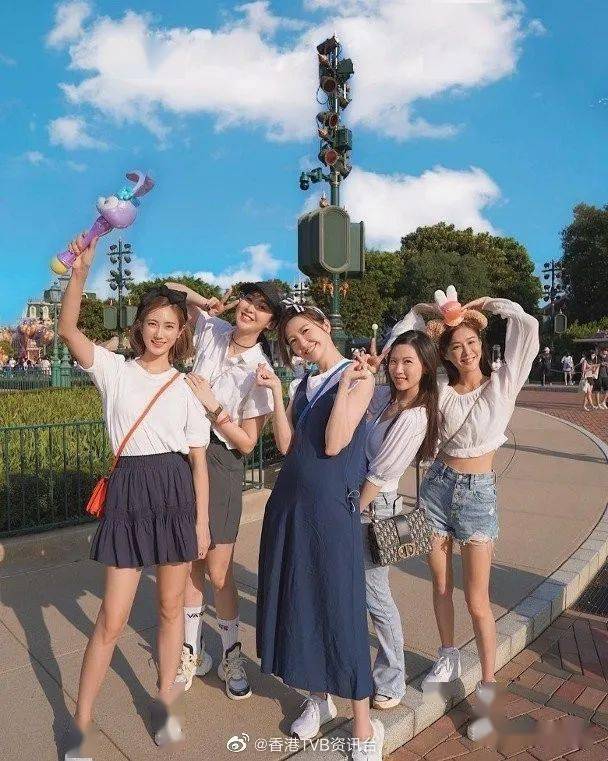 iiiiiiiiiiiiii蔡嘉欣于社交网上载大合照,见庄思敏,王子涵都有现身