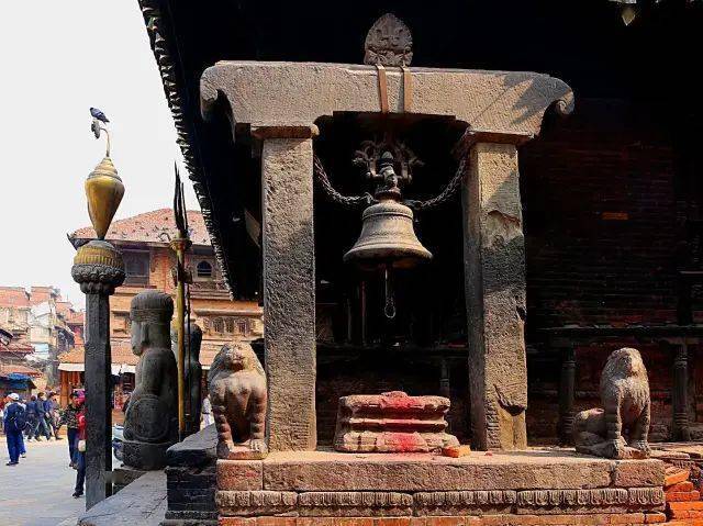 巴德岗发源地塔丘帕广场_神庙