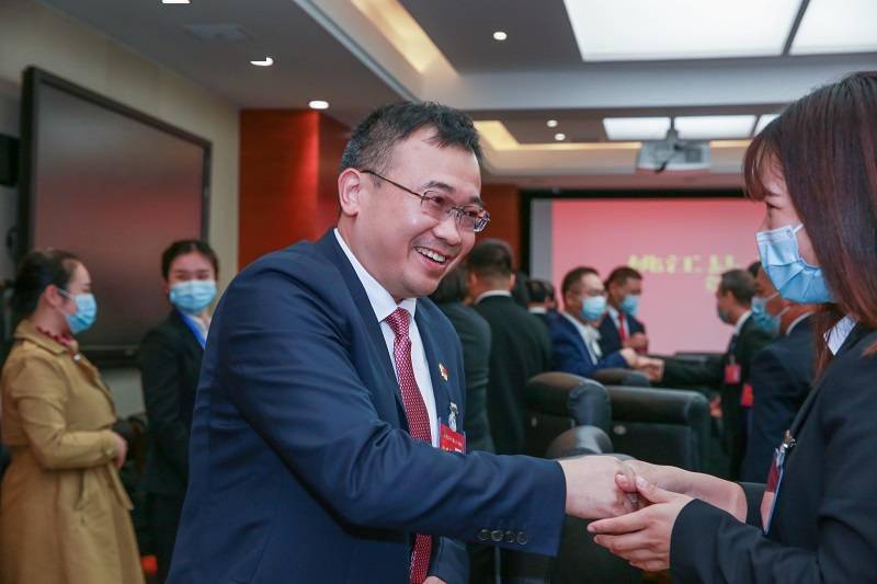 县长周登高率县委,县人大,县政府相关领导到各代表团看望慰问参加桃江