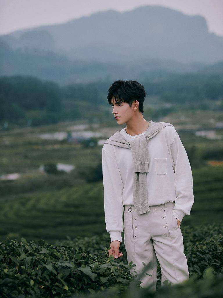 上海 一周潮男快拍：蔡徐坤绅士儒雅 张艺兴高档帅气