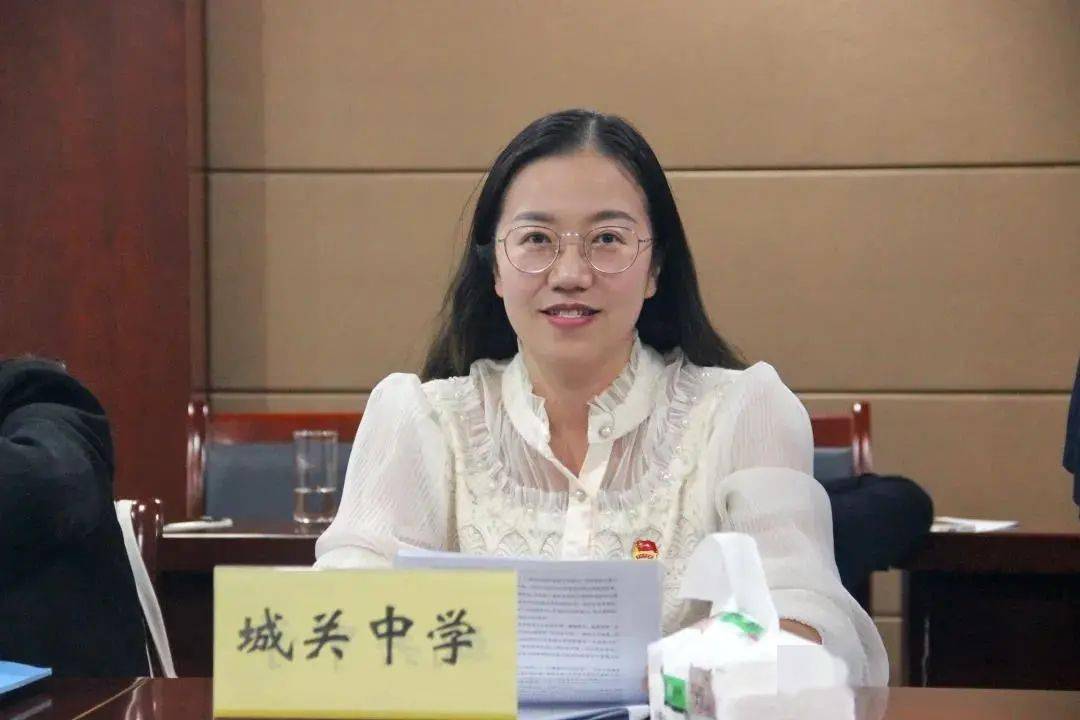 全县教体系统团干部座谈会在我院举行