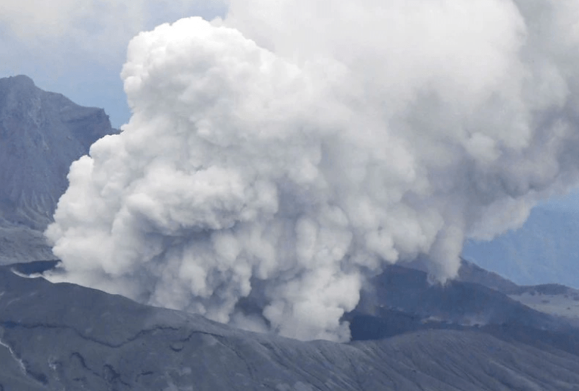 震撼！阿苏火山今日爆发，原来地球“挤痘痘”是这样的