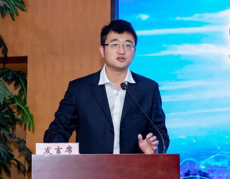 开启空中交通新时代我校与杭州迅蚁科技举行战略合作签约仪式