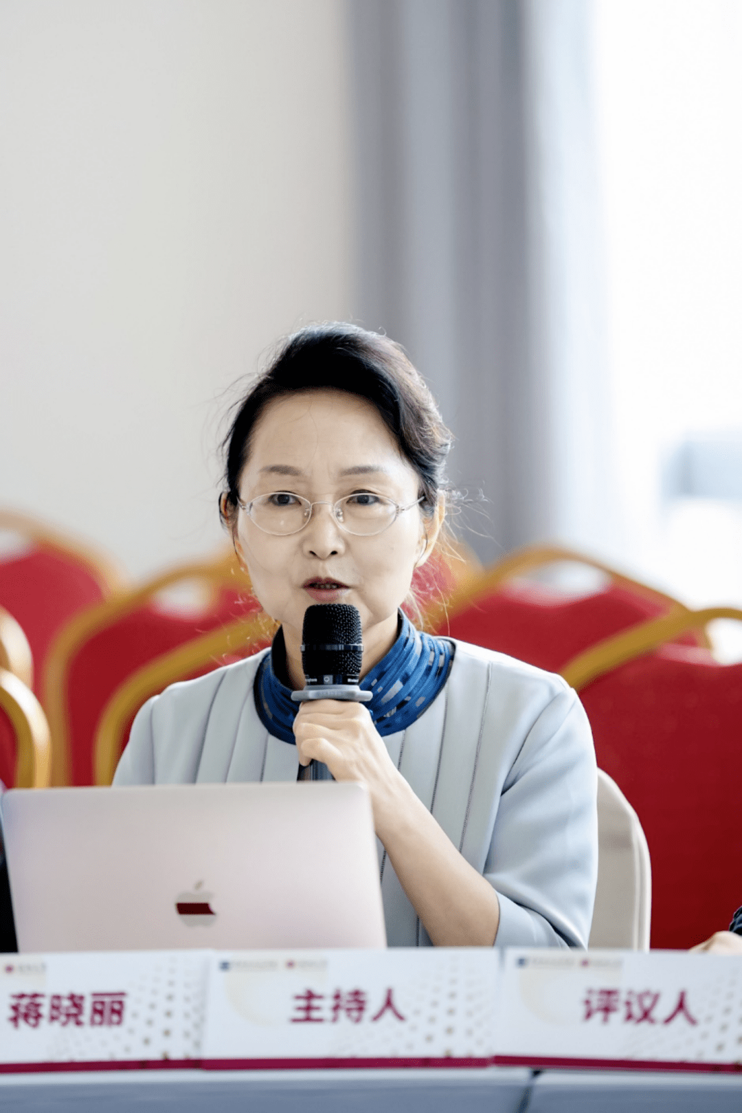 (蒋晓丽教授致辞)(会议线下嘉宾合影)符号传播学分论坛分为"媒介技术