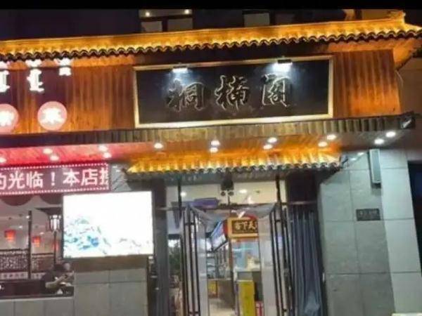 旅行团司机坚持先测核酸再吃饭，3人确诊！网友：他救了一座城