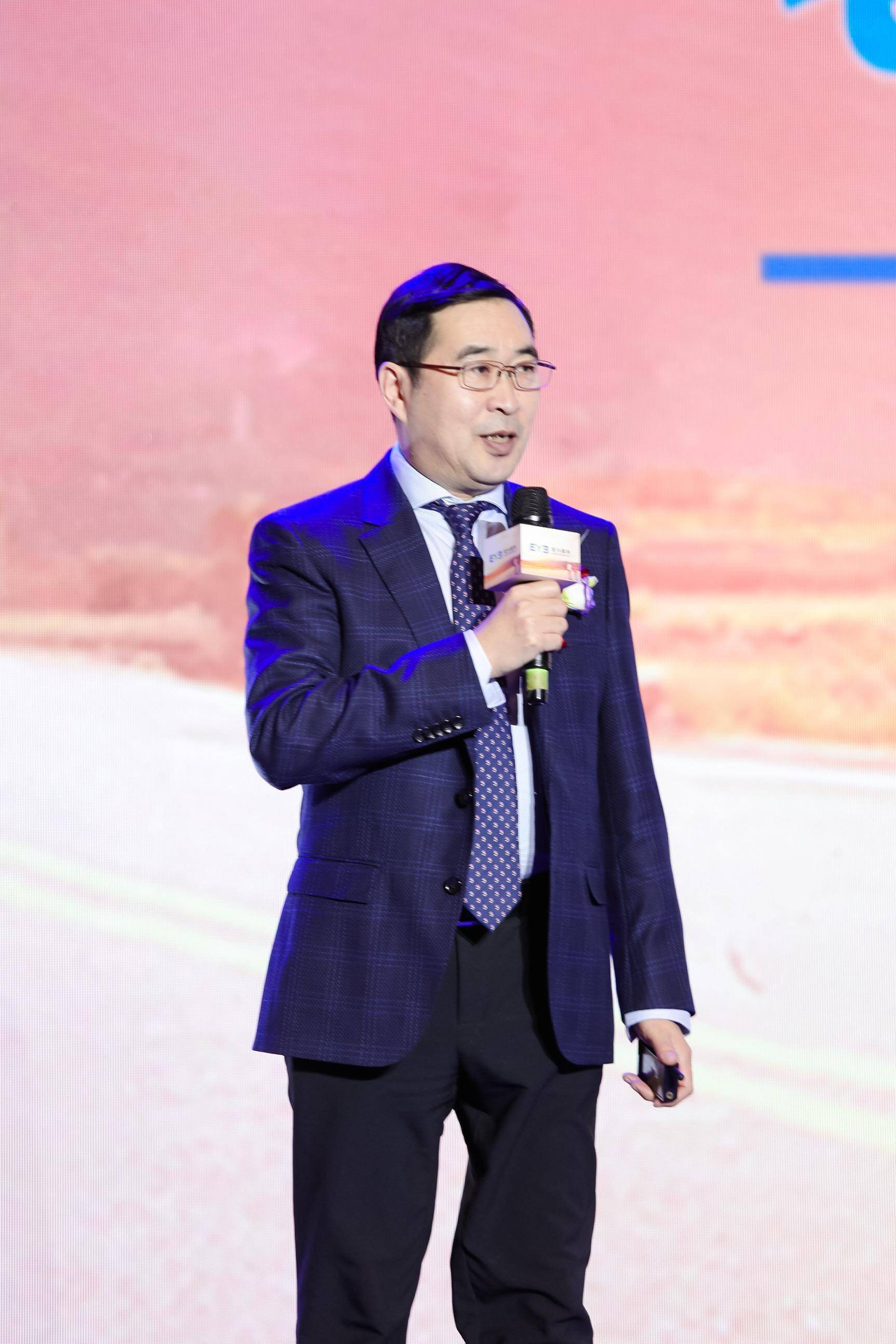 老人|超2亿老人同时有老花眼和白内障，这个方法可解开双重困扰