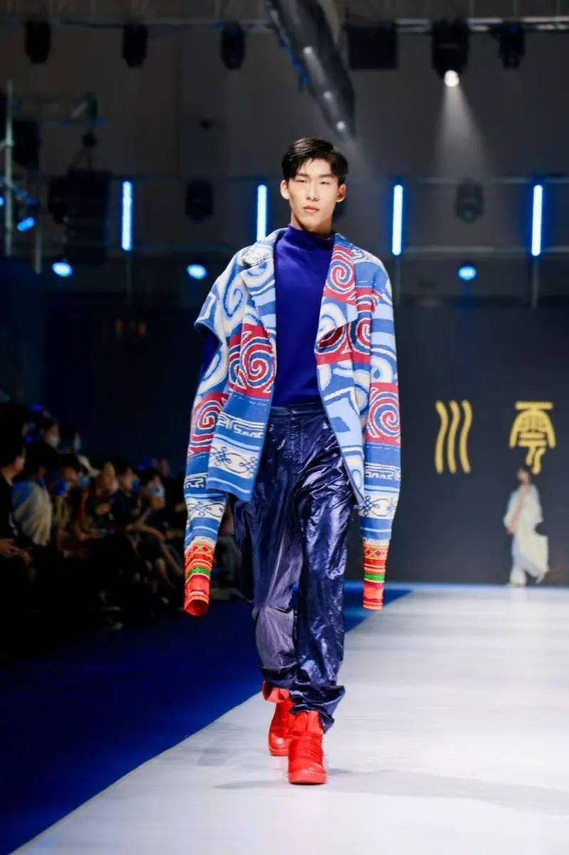 国际会展中心 宁波时尚节 | 凉山服饰秀，惊艳甬城