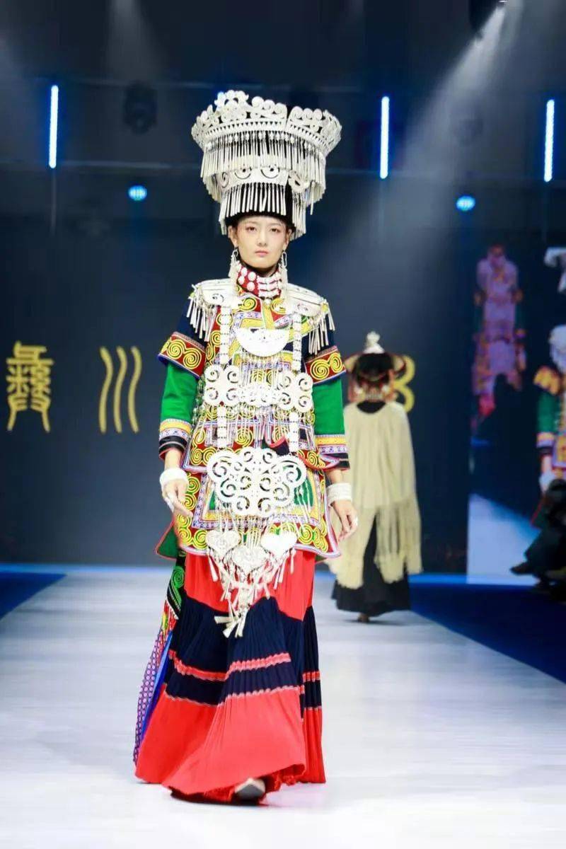 国际会展中心 宁波时尚节 | 凉山服饰秀，惊艳甬城