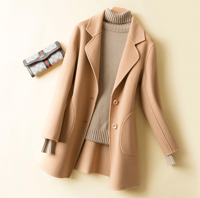 一件大衣,即使样子再好看,如果面料的不够好,穿上身就不会有质感.