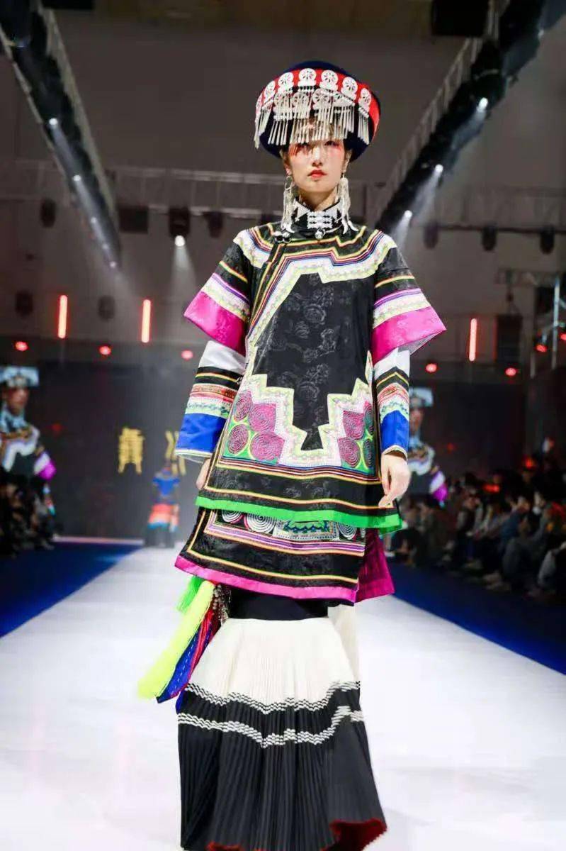 国际会展中心 宁波时尚节 | 凉山服饰秀，惊艳甬城