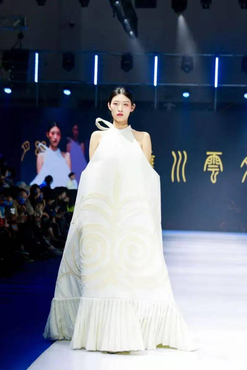 国际会展中心 宁波时尚节 | 凉山服饰秀，惊艳甬城
