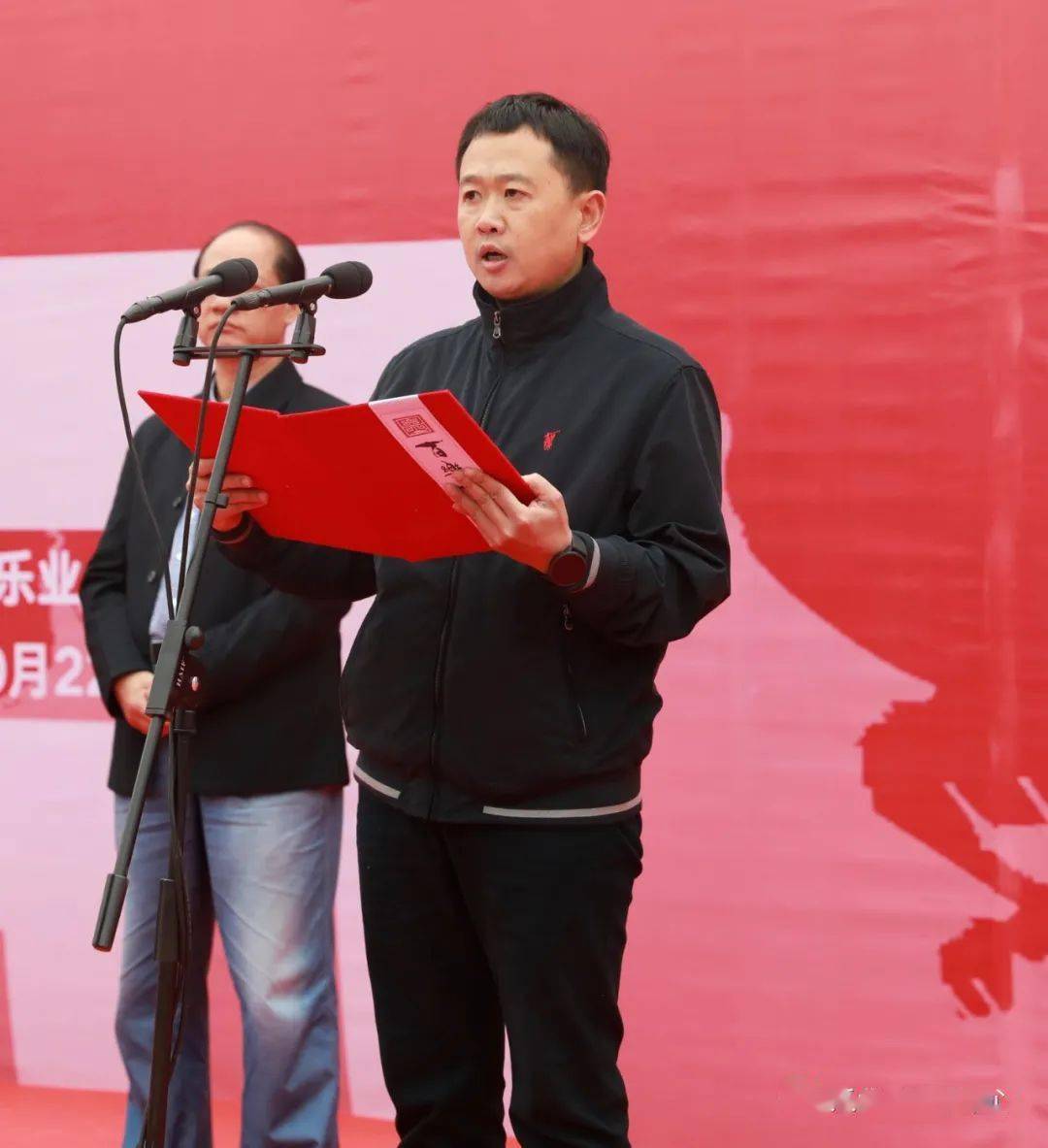 王功华在讲话中指出,百乐古镇文化旅游综合开发项目是我县的重点项目