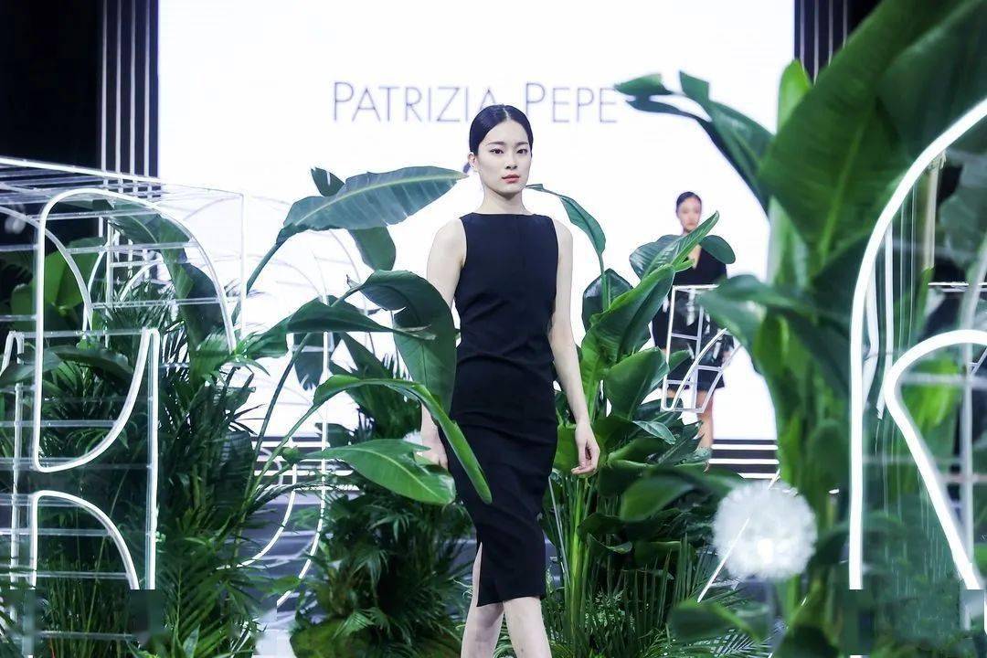 品牌 助力打造“深圳时尚”潮流街区，S/S 2022深圳时装周福田会场盛大启动