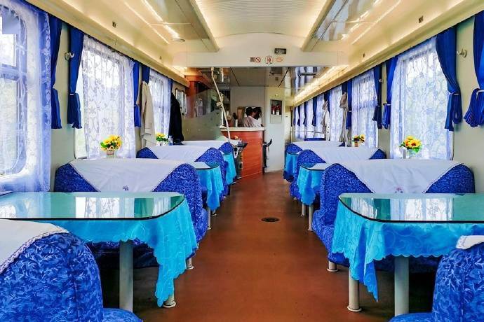 火车的用餐车厢图片