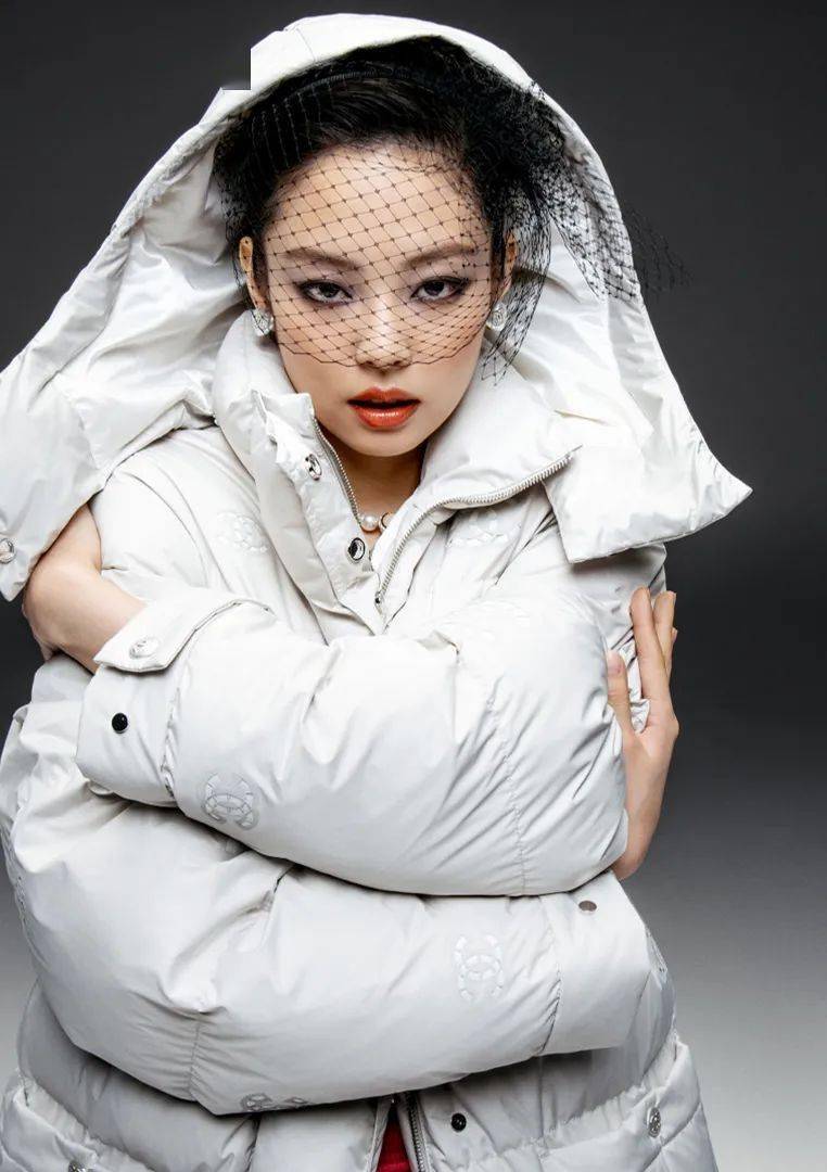 冬日 金智妮拍摄香奈儿CHANEL COCO NEIGE高级成衣广告