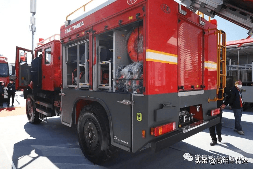 涉水深度1米5 独立悬挂还是amt 一汽解放mv3底盘的川消全地形救援车