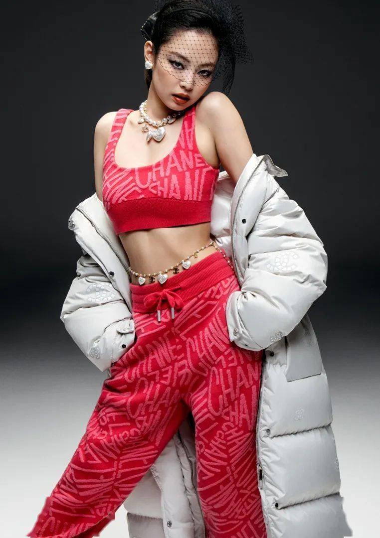 冬日 金智妮拍摄香奈儿CHANEL COCO NEIGE高级成衣广告