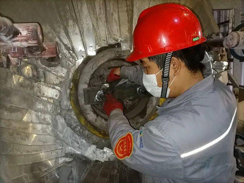 检修一线风采 | 热电厂维修车间锅炉检修人员:以奋斗之我奋战一线