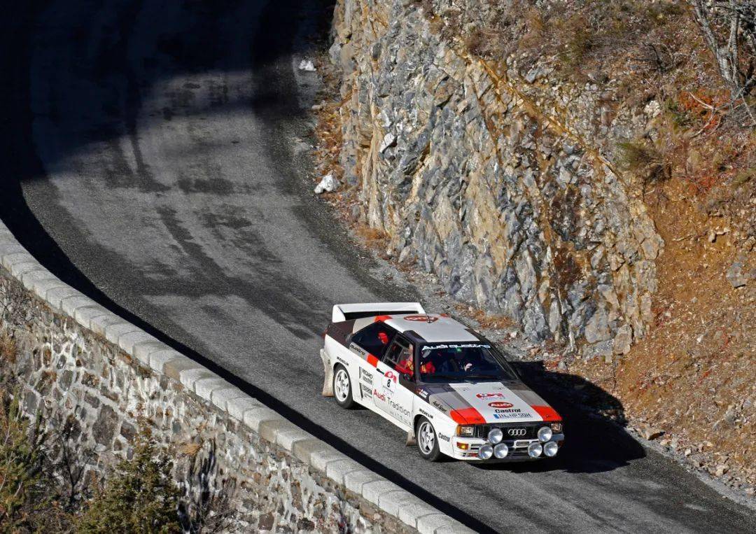 奥迪quattro是一辆车一辆拉力赛快过对手30分钟的车