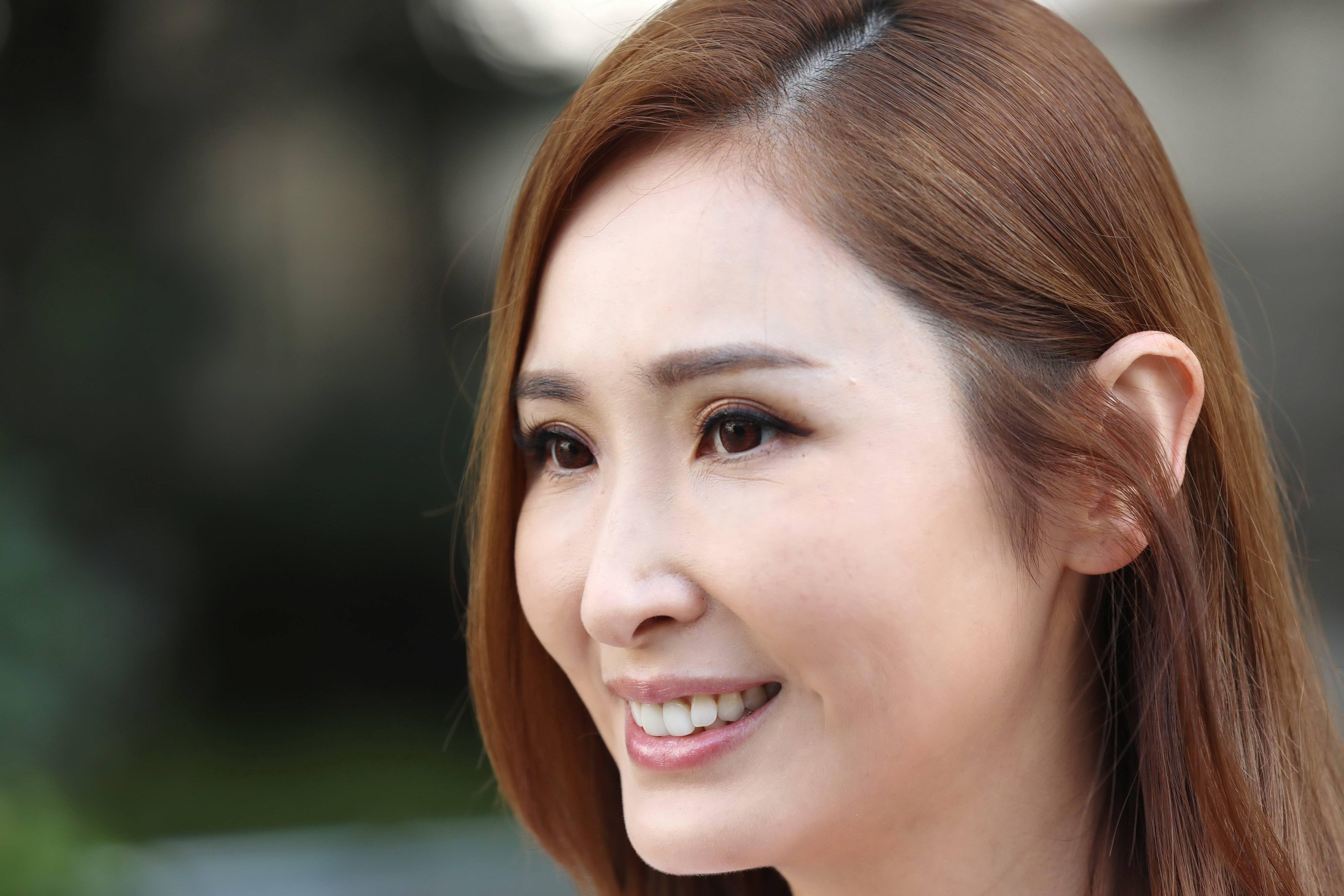 《无穷之路》节目主持人陈贝儿在接受新华社记者专访(10月11日摄).