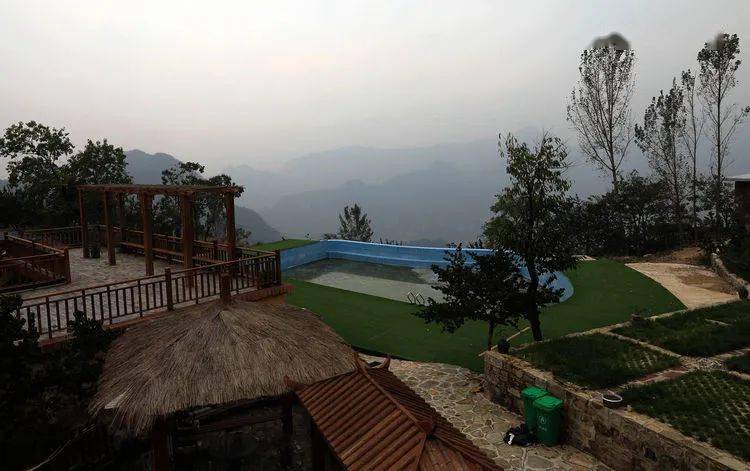 天马山庄红叶正红【作者简介】张少毅,中国民俗摄影家协会会员,山西省