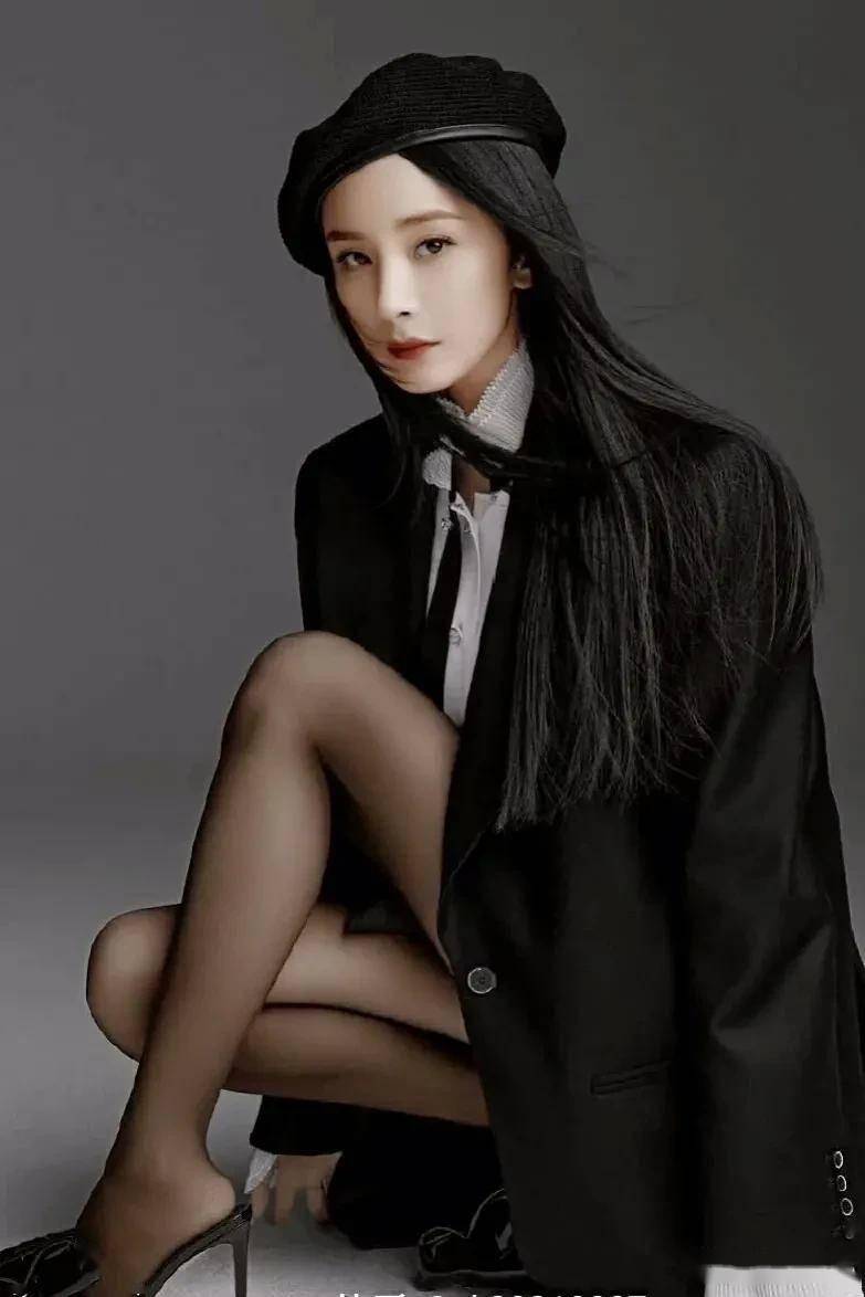 杨幂美腿15:品貌端庄,丽质天成