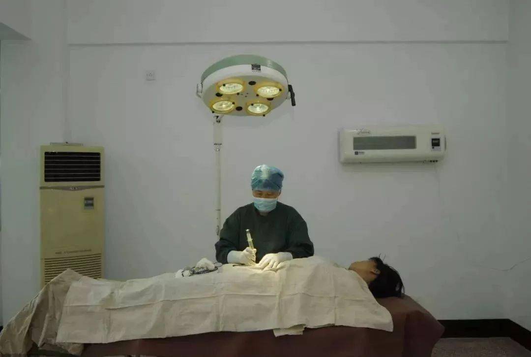 有时甚至需要手术情况严重的患者甚至需要宫腔镜或者开腹手术取出节育