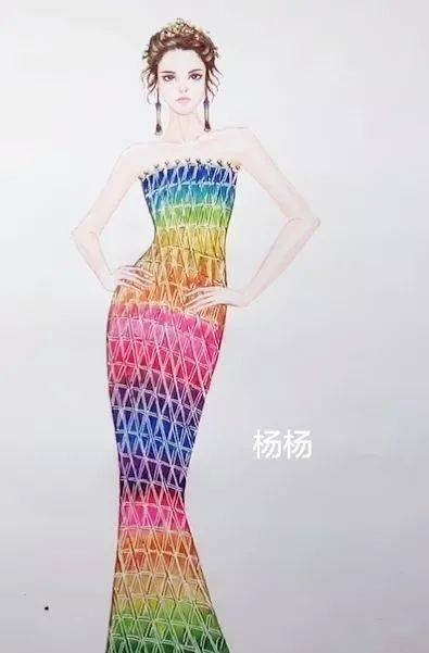 这个90后姑娘用饮料瓶设计时装,太好看了吧!