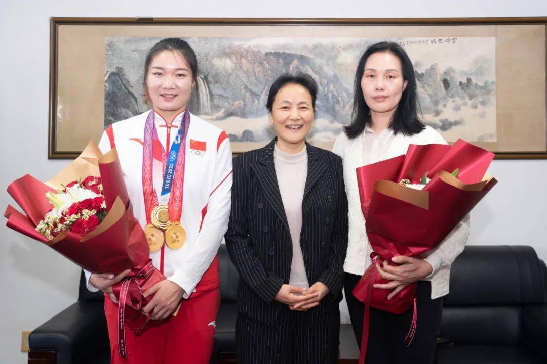 奥运冠军张灵回青浦啦