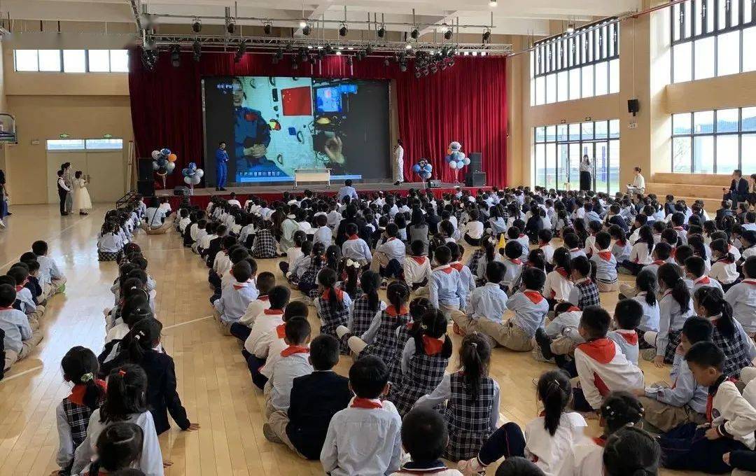 广州科普"四进"助力广铁一中铁英小学科技节