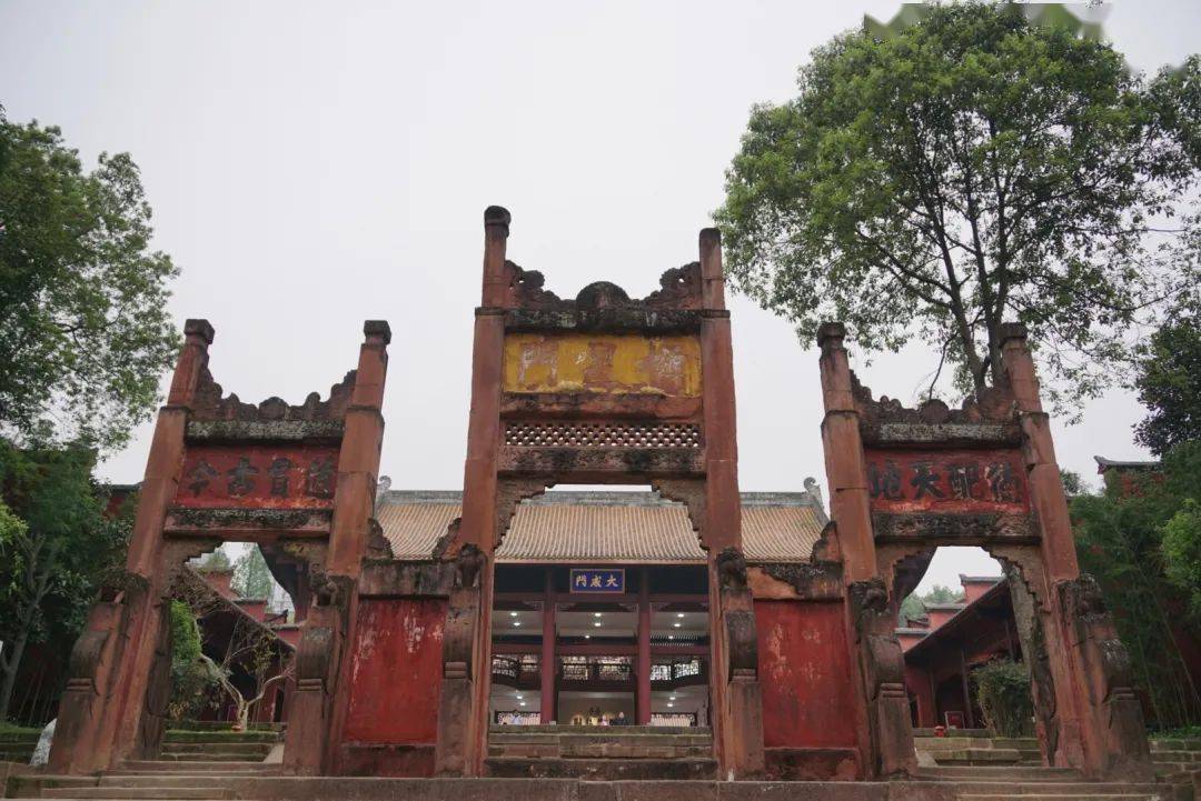 古称嘉定府文庙,始建于唐高祖武德年间(公元618-626年).