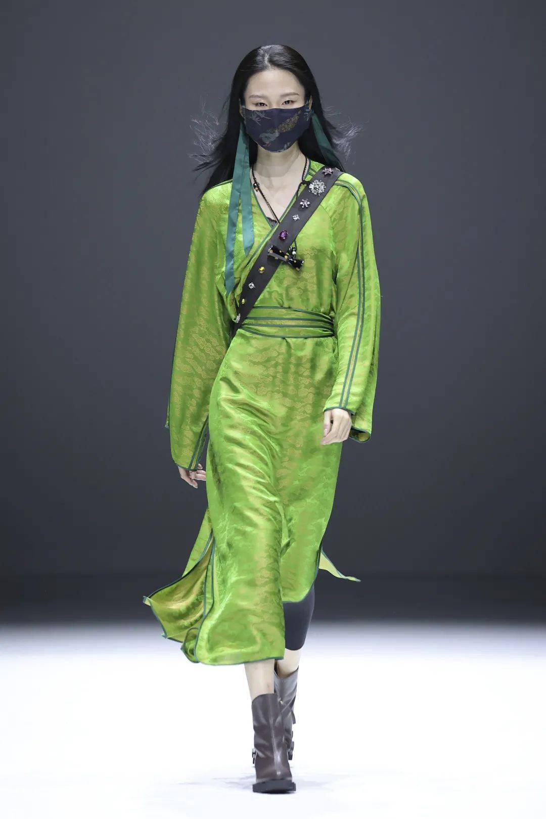 服装 S/S2022深圳时装周｜DAY4：别样角度，诠释「型」之烂漫