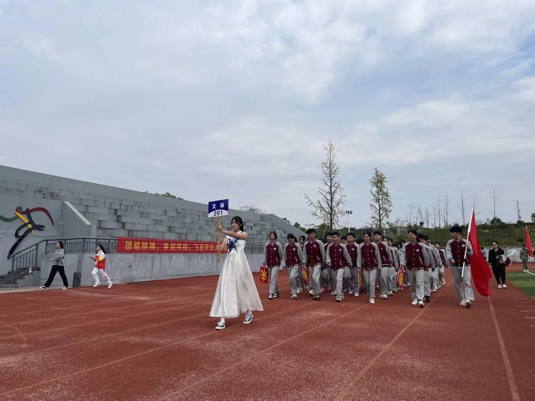 新昌技师学院大门图片