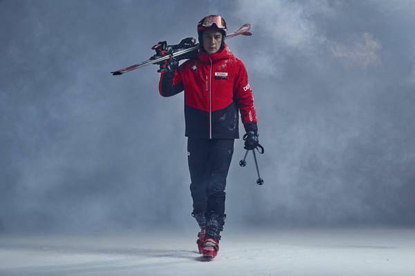 滑雪DESCENTE X ATOMIC联名滑雪系列，引领精准上道