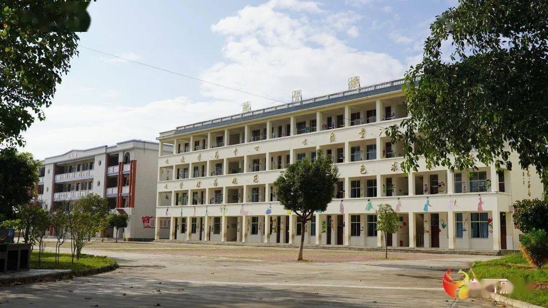 记者走访了瑞丽一中,瑞丽市民族中学,瑞丽市第二民族中学,姐相小学等