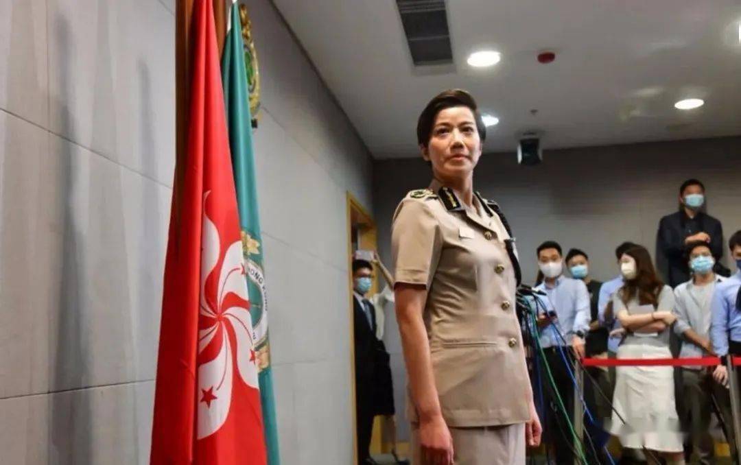 人事| 这位美女任香港海关关长_何珮珊