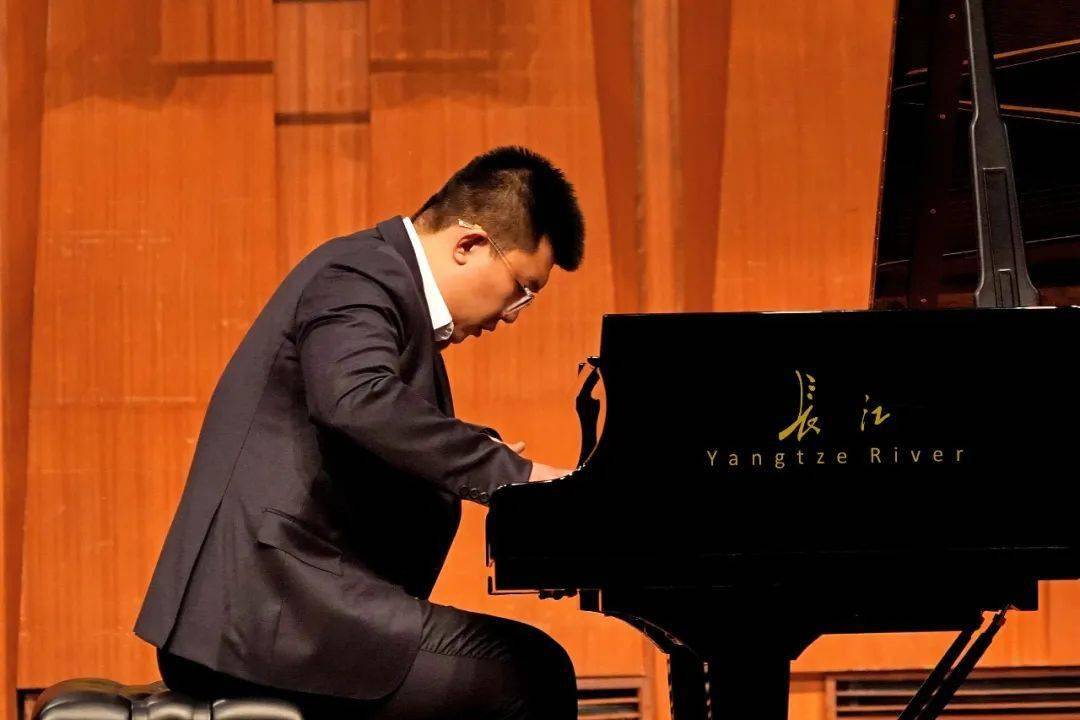 崔天垲(哈尔滨音乐学院选送)本届"金钟奖"钢琴比赛选手 赵帅(西安音乐