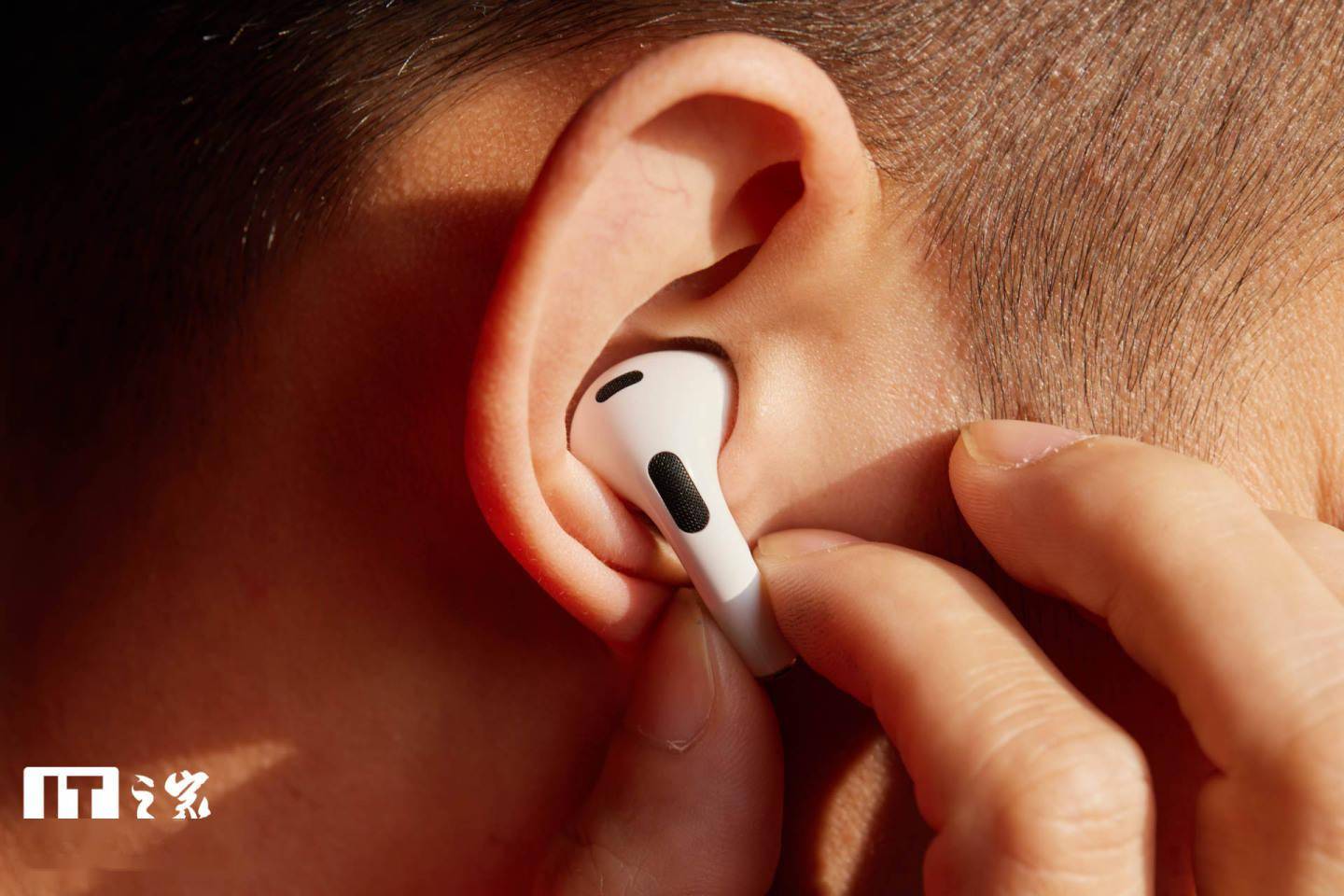 轮廓|【IT之家开箱】苹果AirPods 3图赏：全新轮廓设计，支持空间音频