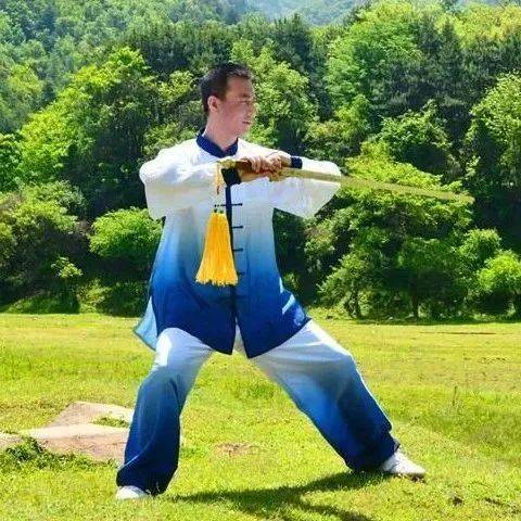 练武不练腰,终究艺不高!_动作