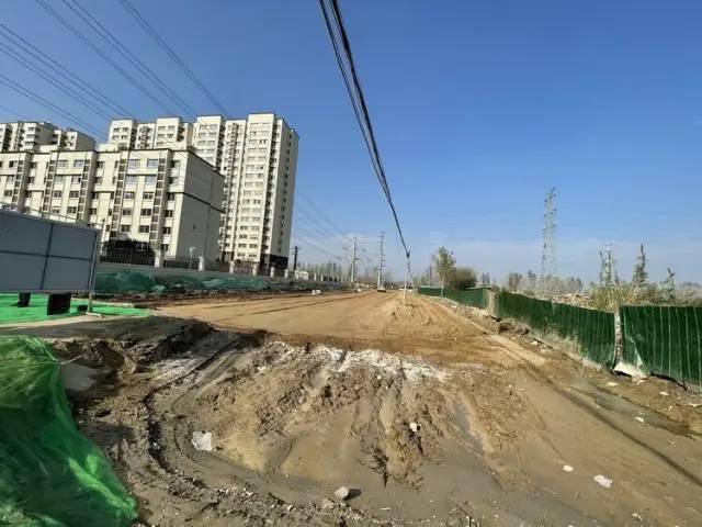 泗阳县相文路北延道路已经完成桥台污水管道施工522米路基施工完成约