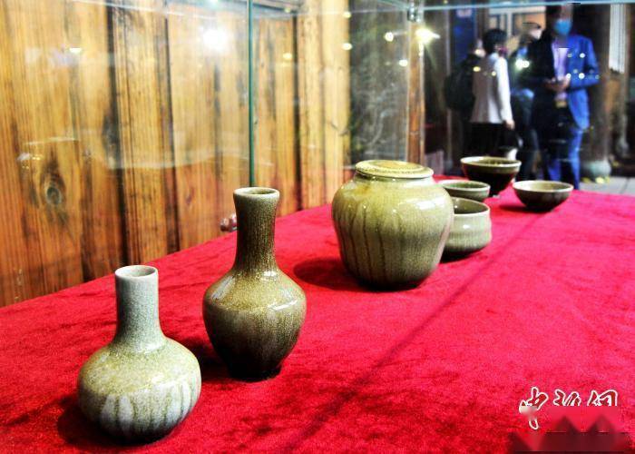 作品展|台湾陶艺家何志隆翡翠青瓷作品展在福州举行