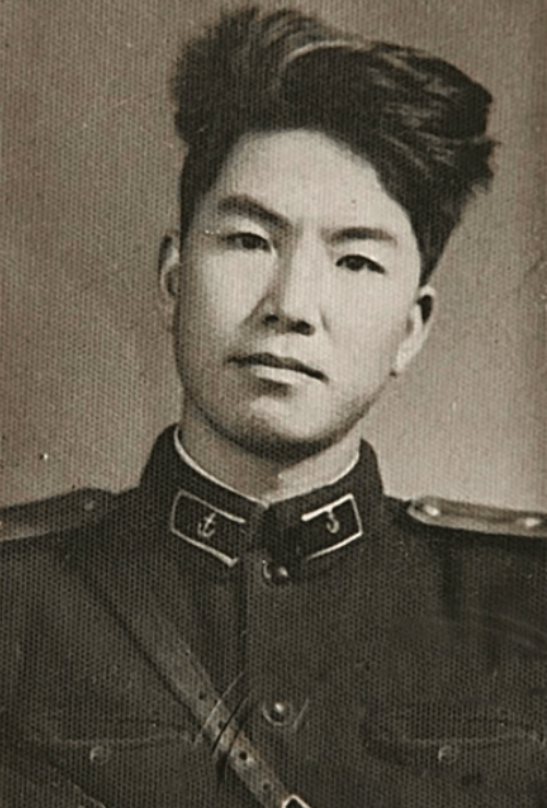 党史教育一枚朝中停战谈判代表团徽章的故事