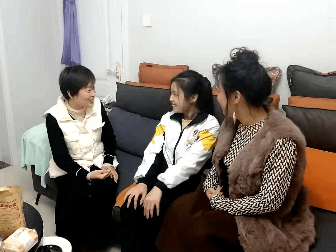 近日,淄博十一中组织"全员育人"家访活动.